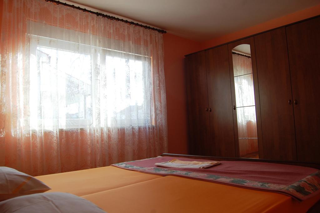 Apartments Setka Krk Town Rum bild