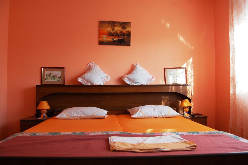 Apartments Setka Krk Town Rum bild